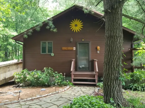 Woodland Hideaway a Peaceful Finger Lakes 2 bedroom 1.5 bath home in Naples NY