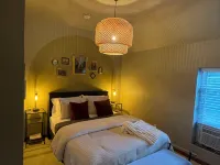 Cozy 2-bedroom apartment in Warren with AC, WiFi Hotels in Warren