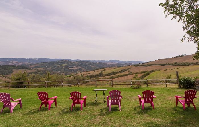 Splendid farmhouse in Val d'Orcia with private swimming pool and sauna