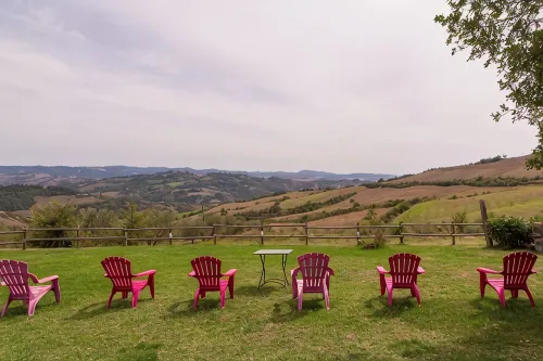 Splendid farmhouse in Val d'Orcia with private swimming pool and sauna