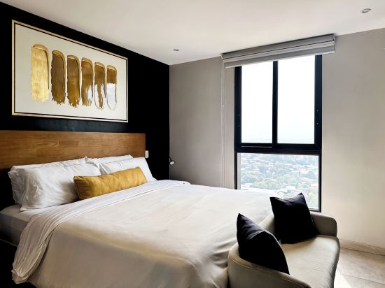 Spacious 3-bedroom apartment with WiFi, AC in amazing San Salvador