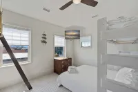 Surf City Shores / Ocean Views, Hot Tub & Beach Access - Balcony