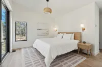 NEW Luxury York Cabin - Sauna, Game Room, Gym - Close to Ogunquit - Boutique