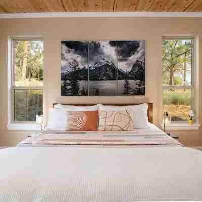 Refined Living Surrounded by Beautiful Scenery and Amazing Wildlife Rooms
