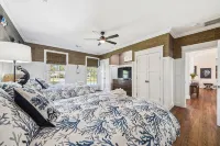JonBie Maisons Seaside Serenity Oceanfront, Golf Cart Included with Booking! - 5-Star