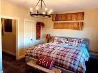 Apres Ski Luxury SKI-IN/OUT HUNTER MOUNTAIN Slopeside STEPS to Ski School Lodge