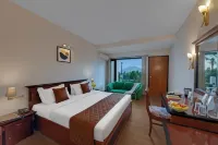 8Fold-Pinecrest by LaRiSa, Bhimtal - موقف سيارات