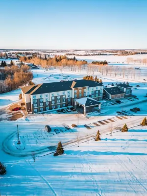 Best Western Plus Lacombe Inn  Suites - Pools