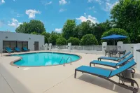 Hampton Inn & Suites Burlington - Pools