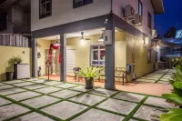 Plumeria 5BR Garden House by uBook - Scenic
