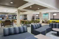 Courtyard Springfield Airport - 3-Sterne