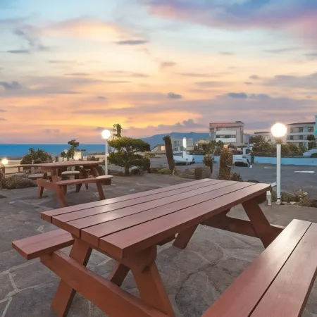 Jeju Badaaehyanggi Pension Отели рядом с достопримечательностью «Гора Сонгаксан»