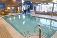 PRAIRIE CREST CALGARY AIRPORT by IHG - Pools