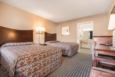 Rodeway Inn Regalodge Hotel dekat Taman Griffith Park