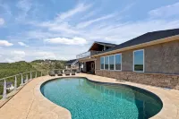 Luxury Lakeview w/Private Pool • Fireplaces • Game Garage • Sleeps Large Groups - 4 stelle