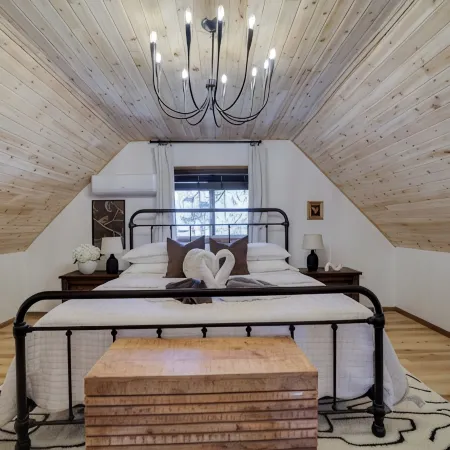 Hydrotherapy Jacuzzi-Sauna -Sauna • Hydro Hot Tub, Romantic Cabin