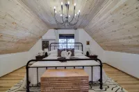 Hydrotherapy Jacuzzi-Sauna -Sauna • Hydro Hot Tub, Romantic Cabin