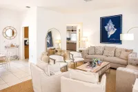 Beautiful Home with Sauna & Heated Pool-Spa, 5min from Beaches, close to Airport - Wi-Fi