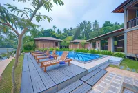 Karunakarala Ayurveda Resort - สระว่ายน้ำแบบอินฟินิตี้