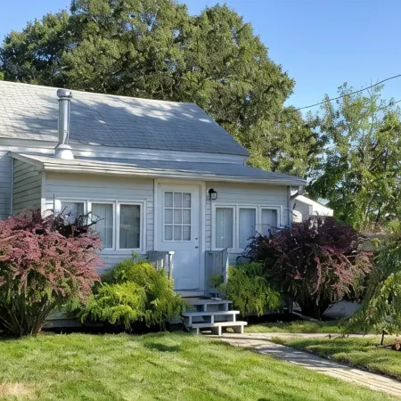 Cozy cottage in Warwick's West Bay Отели в г. Уорик