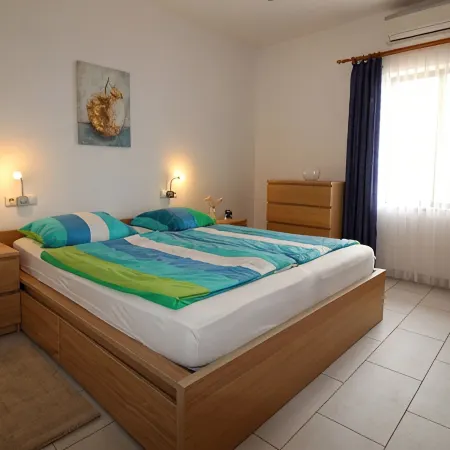 Great quiet vacation home for 4 people with private pool and large garden