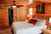 "Our Life" Creekside, Trout Fishing, Fire Pit, Hot Tub, WiFi and More...