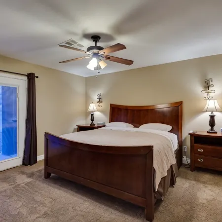 Family Friendly 3600 Sq Ft 5 Bedrooms 4 Bathrooms 3 Miles To Strip