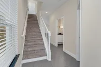 Serenity 3 Bed Townhome 3 Bedroom Townhouse by RedAwning - 4 estrellas