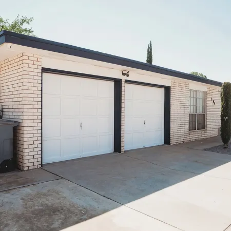 Comfy Casita, centrally located, pool, game room, sleeps 10!