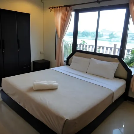 Huaymuang Apartment Отели рядом с достопримечательностью «Башня Sunee»