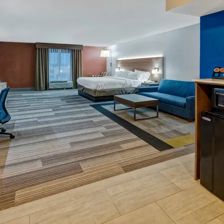 Holiday Inn Express & Suites LONDON by IHG