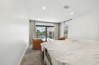 Waterfront, Heated Pool, Kayaks, Game Room, Fishing