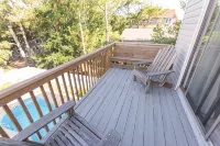 Private Pool🏊‍♂️ Hot Tub⛱ Walk or Bike to Beach🌊Soundview, Privacy Fence - โฮมสเตย์
