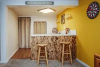 Welcome to our charming and newly remodeled home, close to everything - 2성급