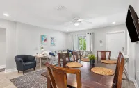 Downtown Sarasota Bayview Bungalow. Ideal location to area wide attractions - 4-Star