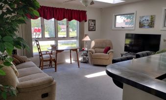 Charming suite in Marion IN,  right next to Indiana Wesleyan University
