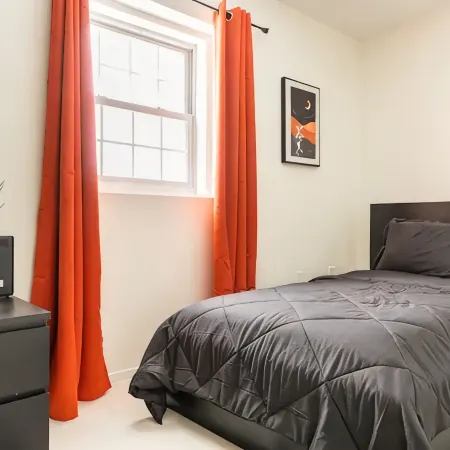 2BR for Crews & Families Near Jersey Gardens Mall