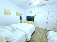 Charming 3-bedroom Home-away-from-Home with WiFi and indoor comfort in Odessa - Homestays