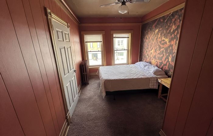 Fun 2-bedroom downtown 2nd floor loft style apartment with WiFi and theater room