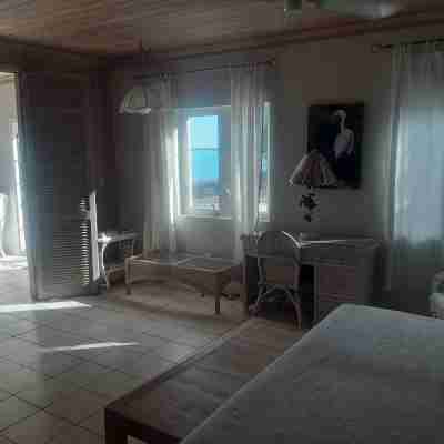 Centrally located - Gorgeous view of Elizabeth Harbour Rooms