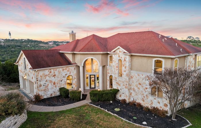 Lake Travis Luxury Home - Theater, Hot Tub, Game Room - Sleeps 16