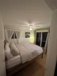 Cobby House  2 bedroom + LoftJust installed new 16 x 16  dock) - Homestays
