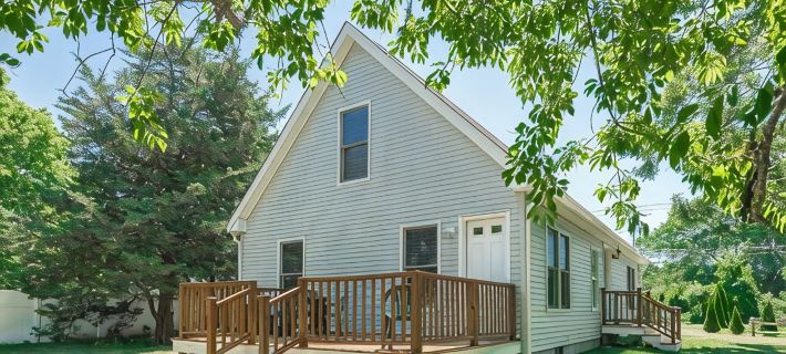 Beautiful 3 bedroom  2 bath Home / Close to Town & Beach Hotels in Dukes County