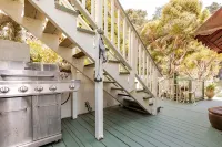 Cambria Victorian Castle: Walk to Beach, Village Shops, Wineries and Galleries!