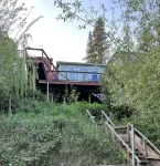 Paradise: Riverfront 3 Bed 2 Bath + Hot Tub, Dock & Boats. 3/4 Mile to Town - บังกะโล