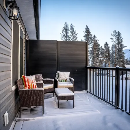 Mountain Views | Air Con | Garage | Large Deck | Nearby Trails | Parking
