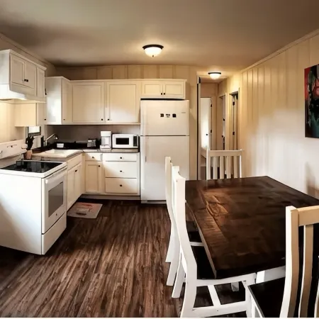 Harris House - Blocks away from quaint downtown Oneonta, Shopping and Food Отели в г. Онеонта