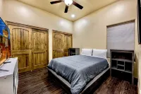 Tuscan Villa Outdoor Living, Jacuzzi & Gym - Villas