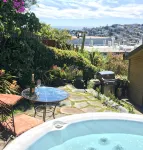 Relaxing Home with Sweeping Views, Chef's Kitchen and Hot Tub in Center of SF - Bungalows