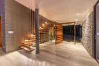 Tropical 4 Bedroom Luxury Home with Pool & Hot Tub